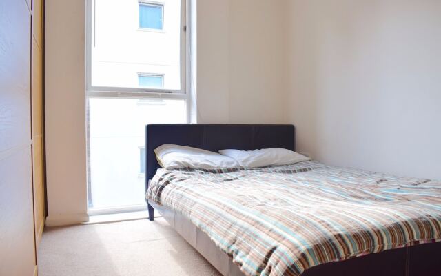 Modern 2 Bedroom Apartment Near Tower Hill