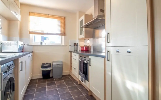 Bright & Spacious 4BD Suburban Home- Free Parking!