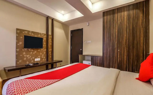 Capital O 14244 Loya Legend