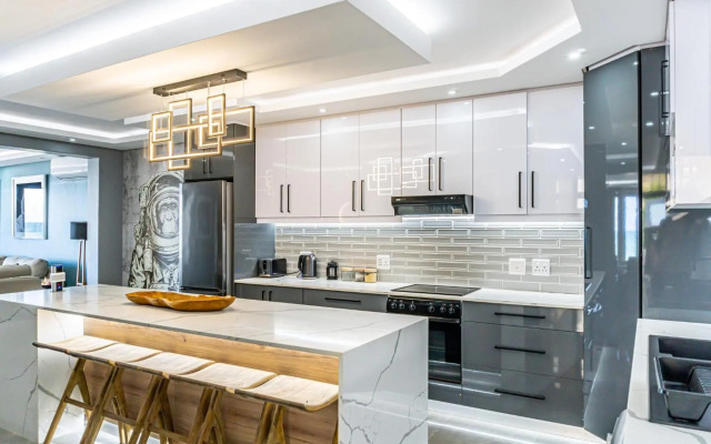 Luxurious 3 bedroom beach front apartment