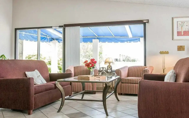 Rodeway Inn Metro Airport