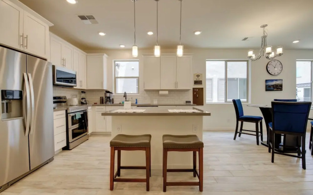 Community Perks: Executive Chandler Townhome