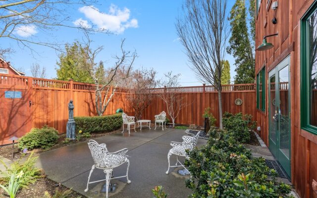 The Peerless Hotel by WanderLodges