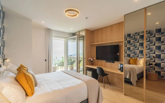 Pureview Luxury Suites, with breakfast & pool
