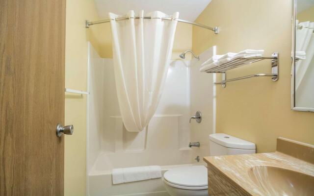 Econo Lodge Lansing - Leavenworth