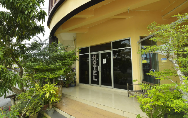 Super OYO 90494 Sam Huat Hotel