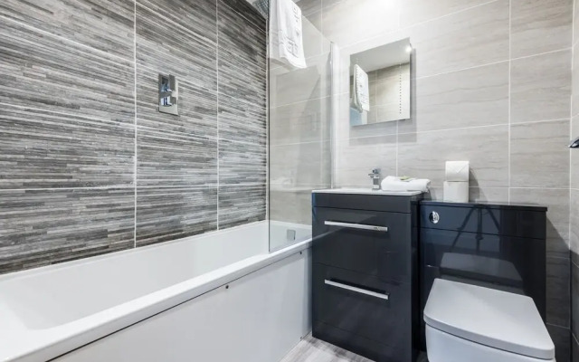 Prestige STAY Aparthotel - 42 Stanley Street Party Apartments