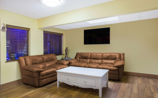 Super 8 by Wyndham Baker City