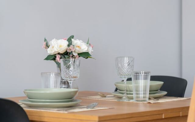 Stylish Grey Studio in Poznan by Renters