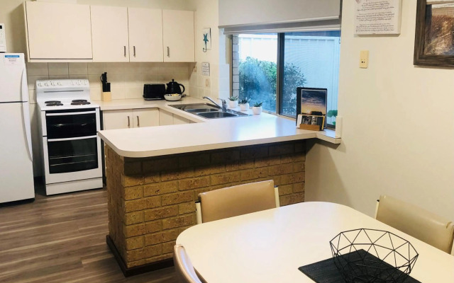 API Busselton Seaside Escape Apartments