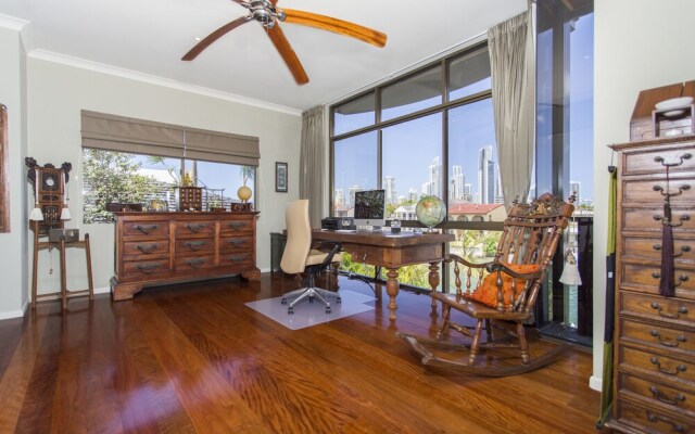 Bali Island Villa in Surfers Paradise