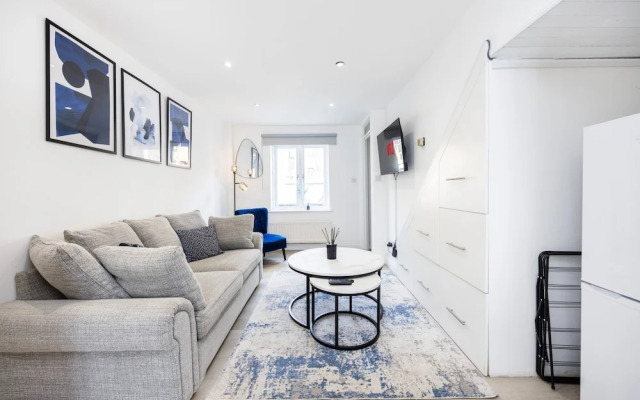 Morden 2-bed House in Canary Wharf London