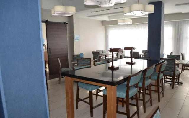 Holiday Inn Express & Suites Oxford by IHG