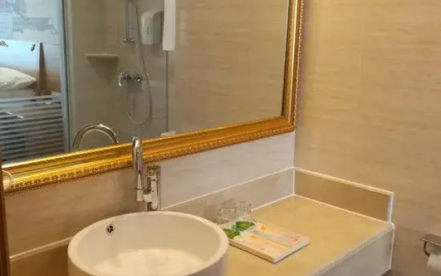 Vienna Hotel (Rong County Guinan Road)