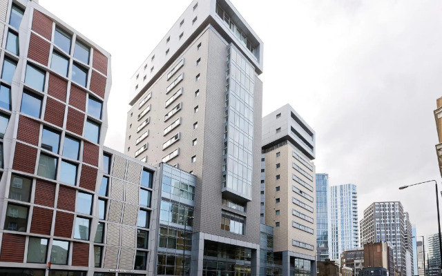 Marlin Aldgate Tower Bridge