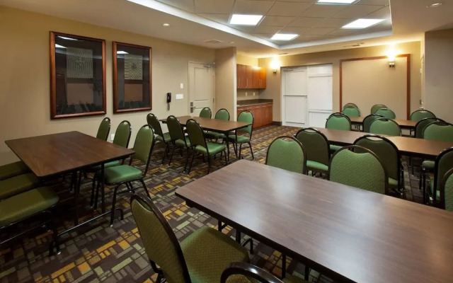 AmericInn Hotel & Suites Fairfield