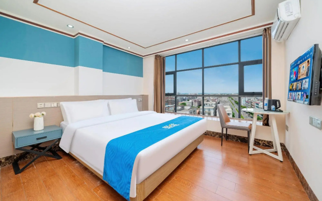 Huatian Holiday Hotel (Xinyuan International Plaza store)