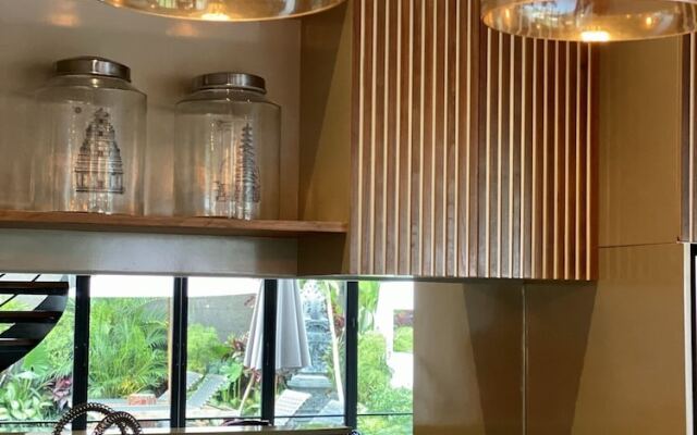 Luxury Private Loft, 2 BR, Canggu With Staff