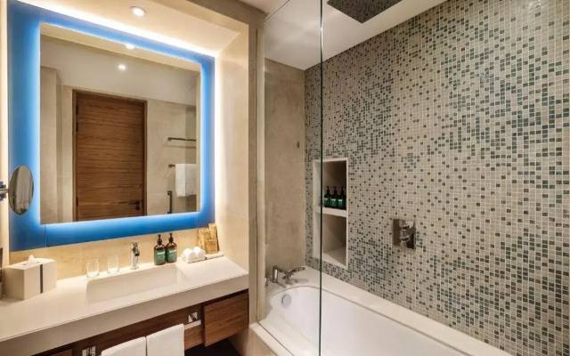Tumbi  Dubai The Palm, Tapestry Collection by Hilton