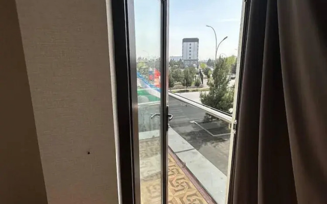 Отель Saroy Gardens