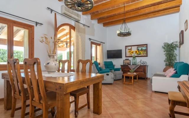 Sa Cumuna in Campos With 3 Bedrooms and 2 Bathrooms