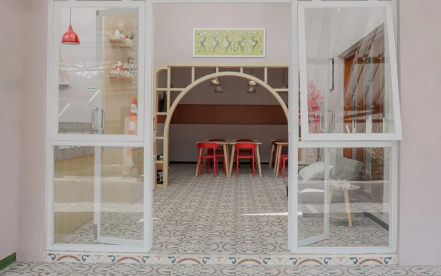 Urbanview Livy House Blitar