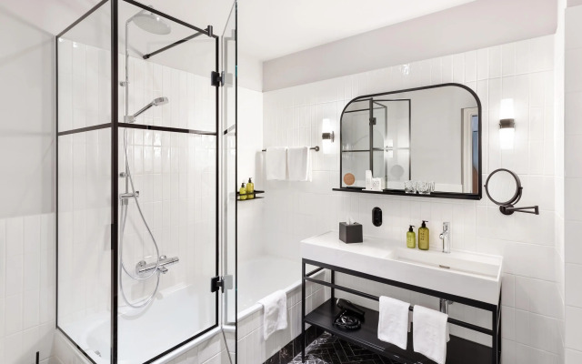 Hotel Astoria Vienna, Curio Collection by Hilton