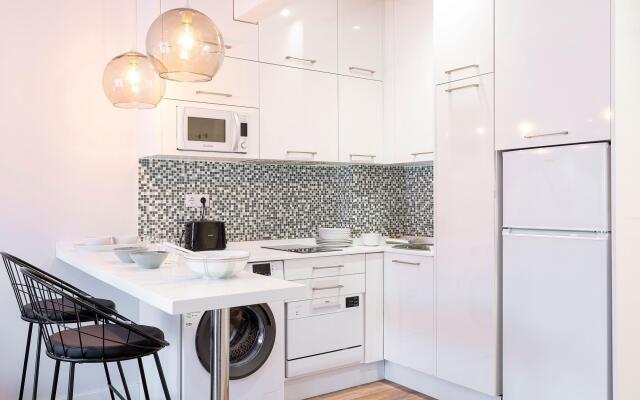 1 Bd Apartment With Balcony Perfect Location. Santa Marta II