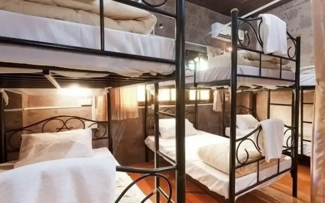 Gotum Hostel & Restaurant