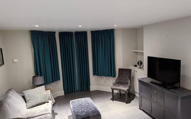 Captivating 1-bed Apartment in Bath With Parking
