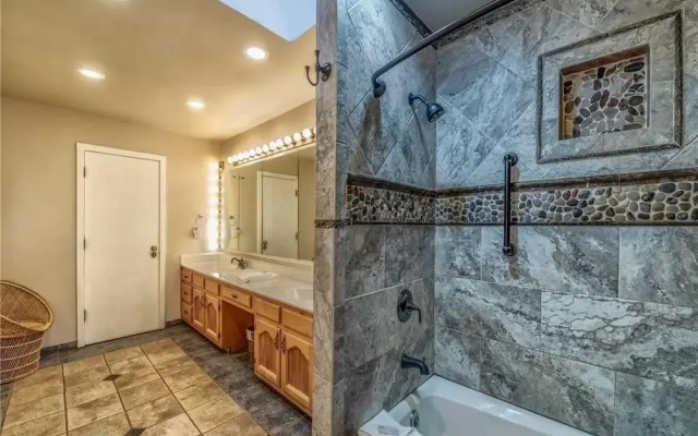 River Bend Lodge - Five Bedroom Cabin