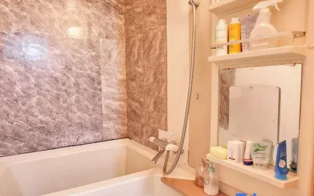 Private single room 2F with shared bath and toilet