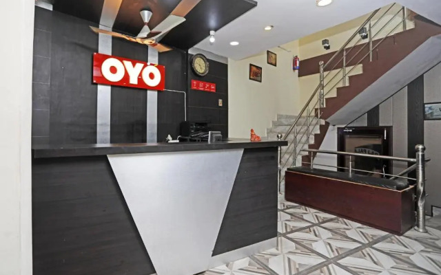 Super OYO 14332 Raj Palace