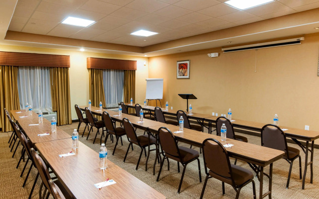 Spark by Hilton Houston Hobby Airport