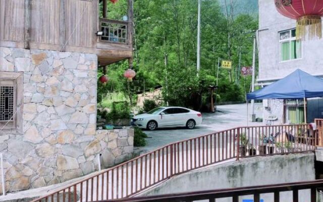 Hailuogou Yangyan Lao Jinyinshan Hotel