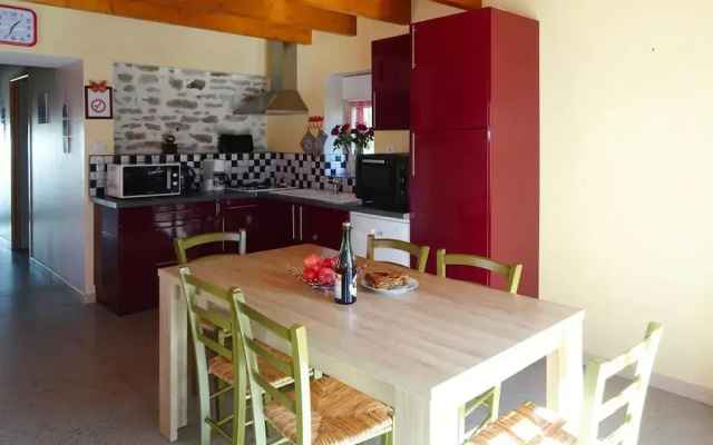 Holiday Home in Guerlesquin Near Lake