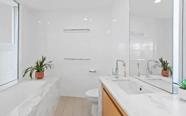 Luxury Beachfront Stay in Kirra