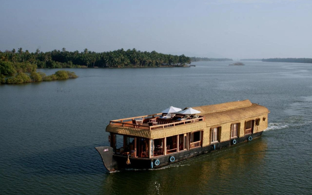 The Lotus - Houseboat