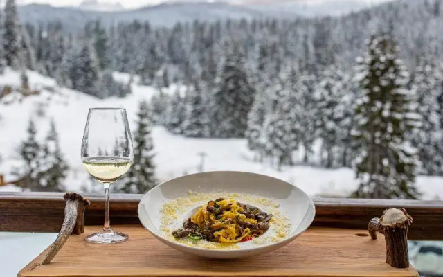 Belmont Hotel & Spa 30 km from Sinaia