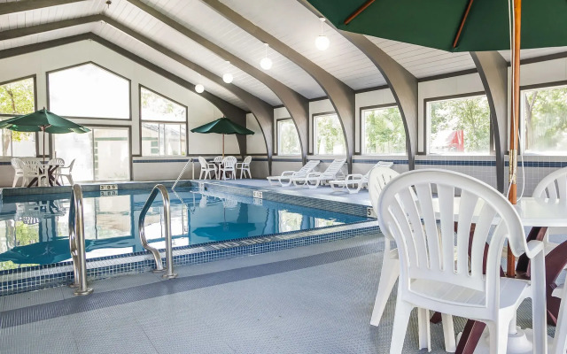 Quality Inn & Suites Des Moines - Merle Hay Road