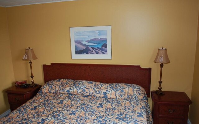 Edge of the Avalon Inn