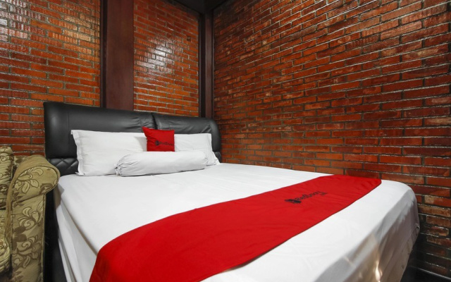RedDoorz @ Cilandak Timur – Guest Rooms – Jakarta