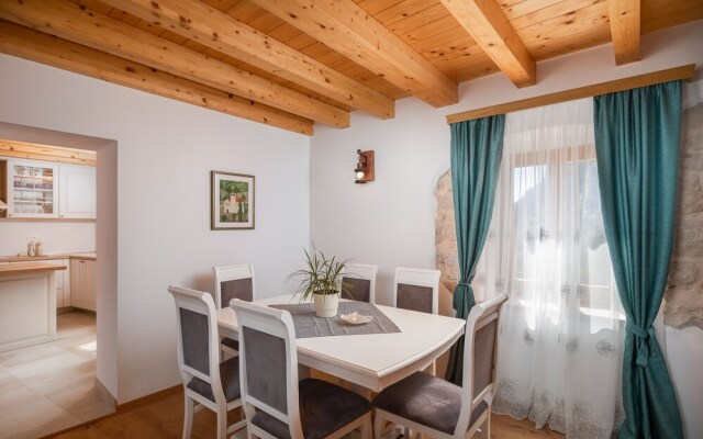 Rustic luxury villa Fulmin
