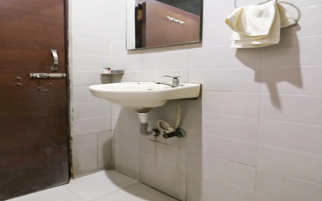 OYO 45599 Hotel Aaditya