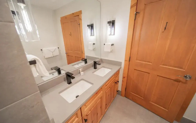 Expedition Station 8561 by SummitCove Vacation Lodging