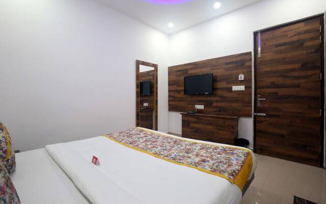 OYO 9049 Pearl Grand