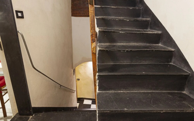 Wood and Stone Apartment in the historical center