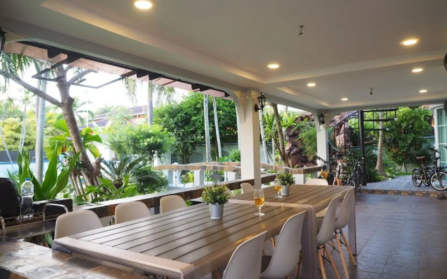 Lets Chill Pool Villa Najomtien Sattahip