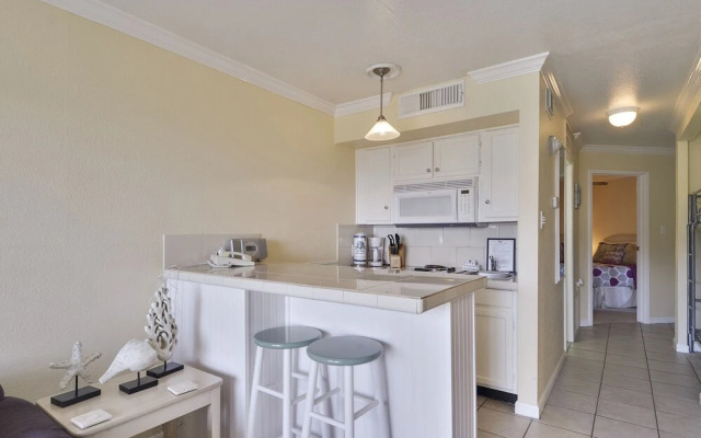 BC's Beach Condo-Victorian 6208