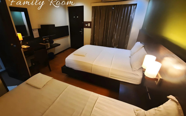 Lorenzzo Suites Hotel